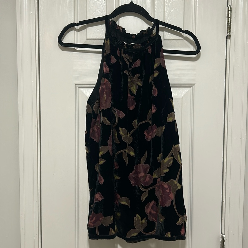Max Studio. Velvet floral top. Size M.